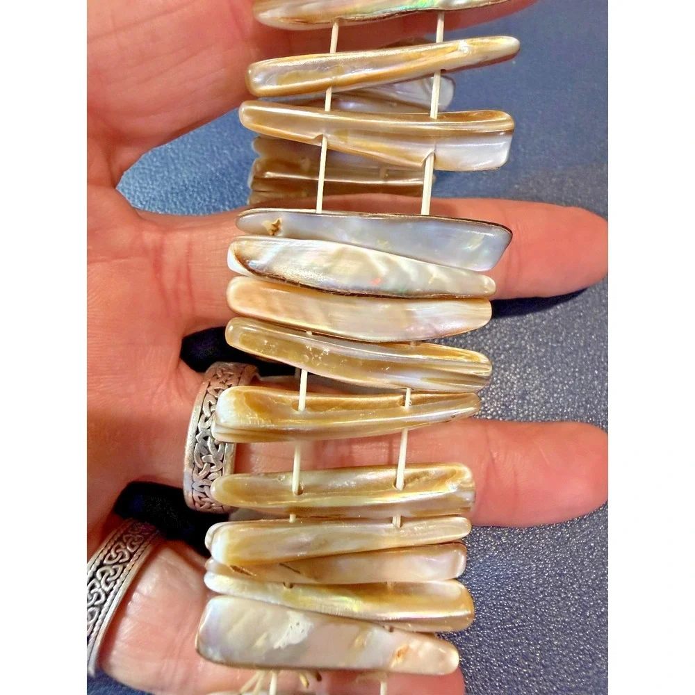 Natural Mother of Pearl Shell Panel Bracelet Iridescent Stretch - Picture 4 of 4